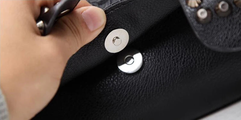 Yogodlns Women Black Leather Messenger Bags Fashion Vintage Messenger Cool Skull Rivets Shoulder Bags sac a main bolsa