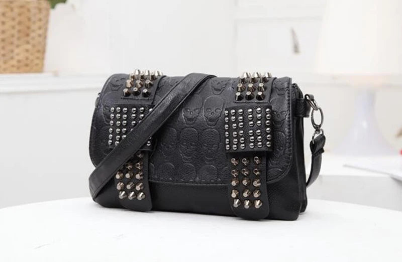 Yogodlns Women Black Leather Messenger Bags Fashion Vintage Messenger Cool Skull Rivets Shoulder Bags sac a main bolsa