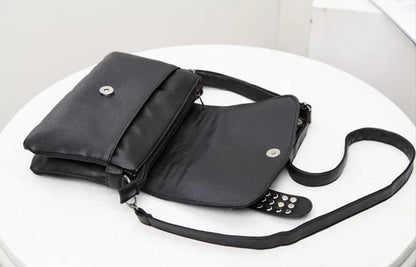 Yogodlns Women Black Leather Messenger Bags Fashion Vintage Messenger Cool Skull Rivets Shoulder Bags sac a main bolsa