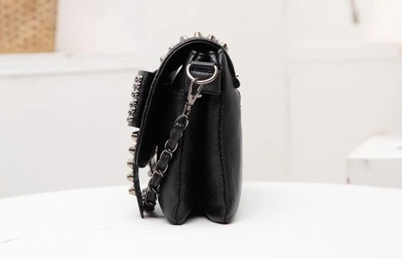 Yogodlns Women Black Leather Messenger Bags Fashion Vintage Messenger Cool Skull Rivets Shoulder Bags sac a main bolsa