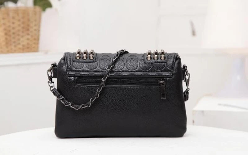 Yogodlns Women Black Leather Messenger Bags Fashion Vintage Messenger Cool Skull Rivets Shoulder Bags sac a main bolsa