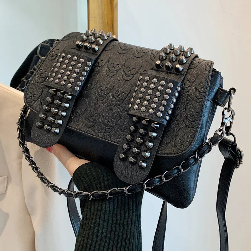 Yogodlns Women Black Leather Messenger Bags Fashion Vintage Messenger Cool Skull Rivets Shoulder Bags sac a main bolsa