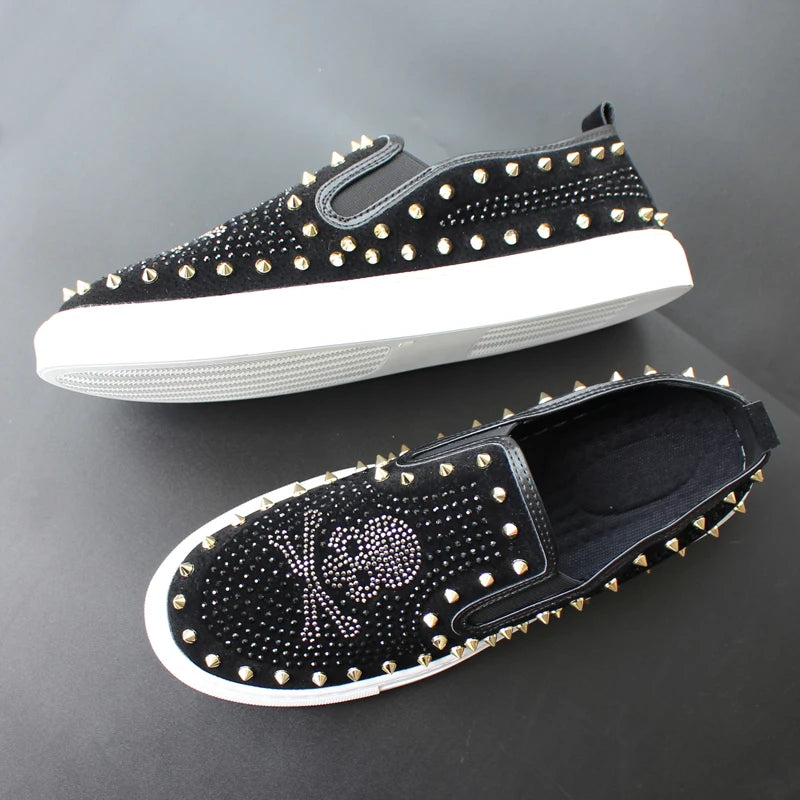 New Shoes for Men Tide Leather Casual Shoes Spring Autumn Cool Skull Rivet Flat Shoes Leisure Slip-on Loafers