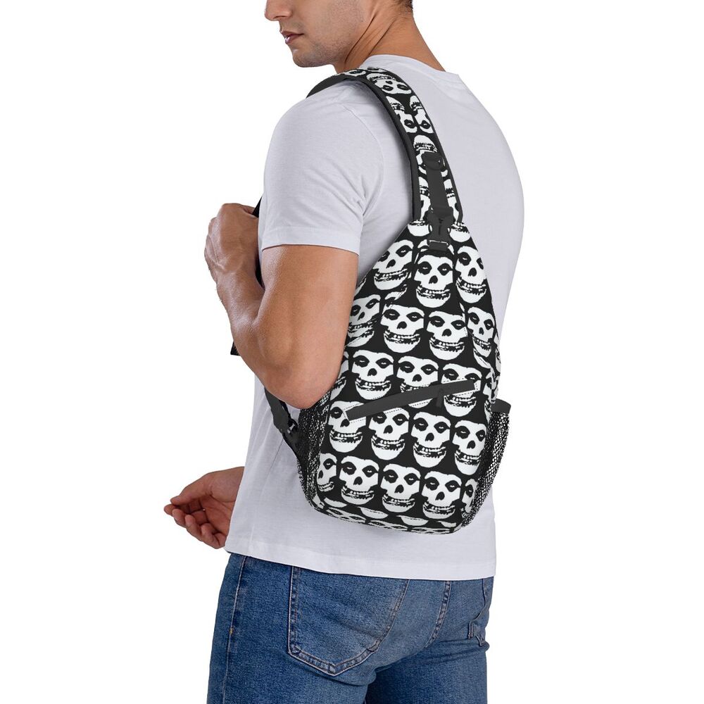 Misfits Skull Sling Crossbody Chest Bag Men Fashion Horror Punk Rock Music Shoulder Backpack for Travel Cycling