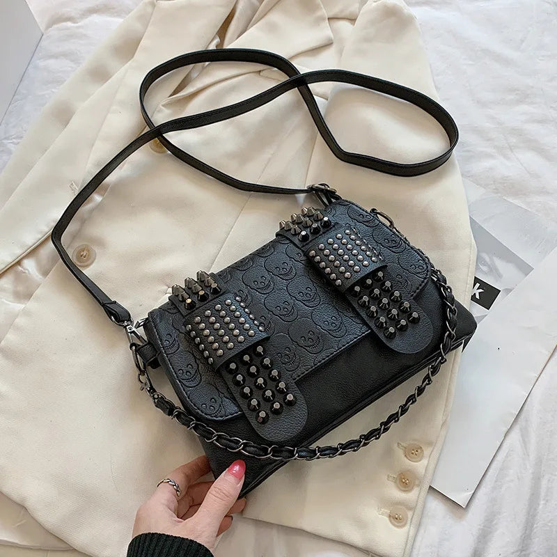 Yogodlns Women Black Leather Messenger Bags Fashion Vintage Messenger Cool Skull Rivets Shoulder Bags sac a main bolsa