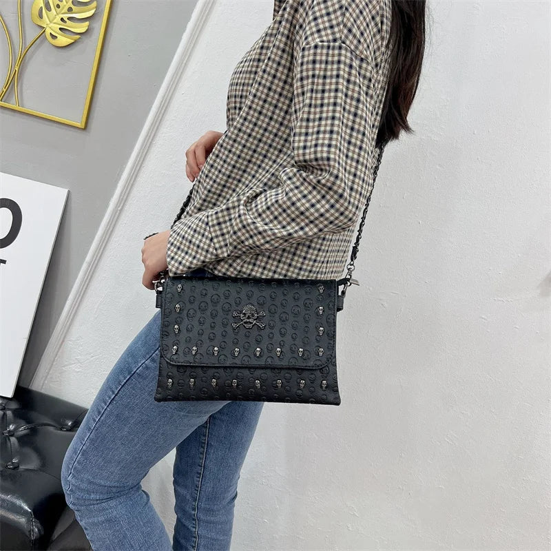 Vintage Rivet Black Crossbody Bag Women PU Leather Messenger Bag Cool Skull Shoulder Bag Designer Flap Handbag Bolso